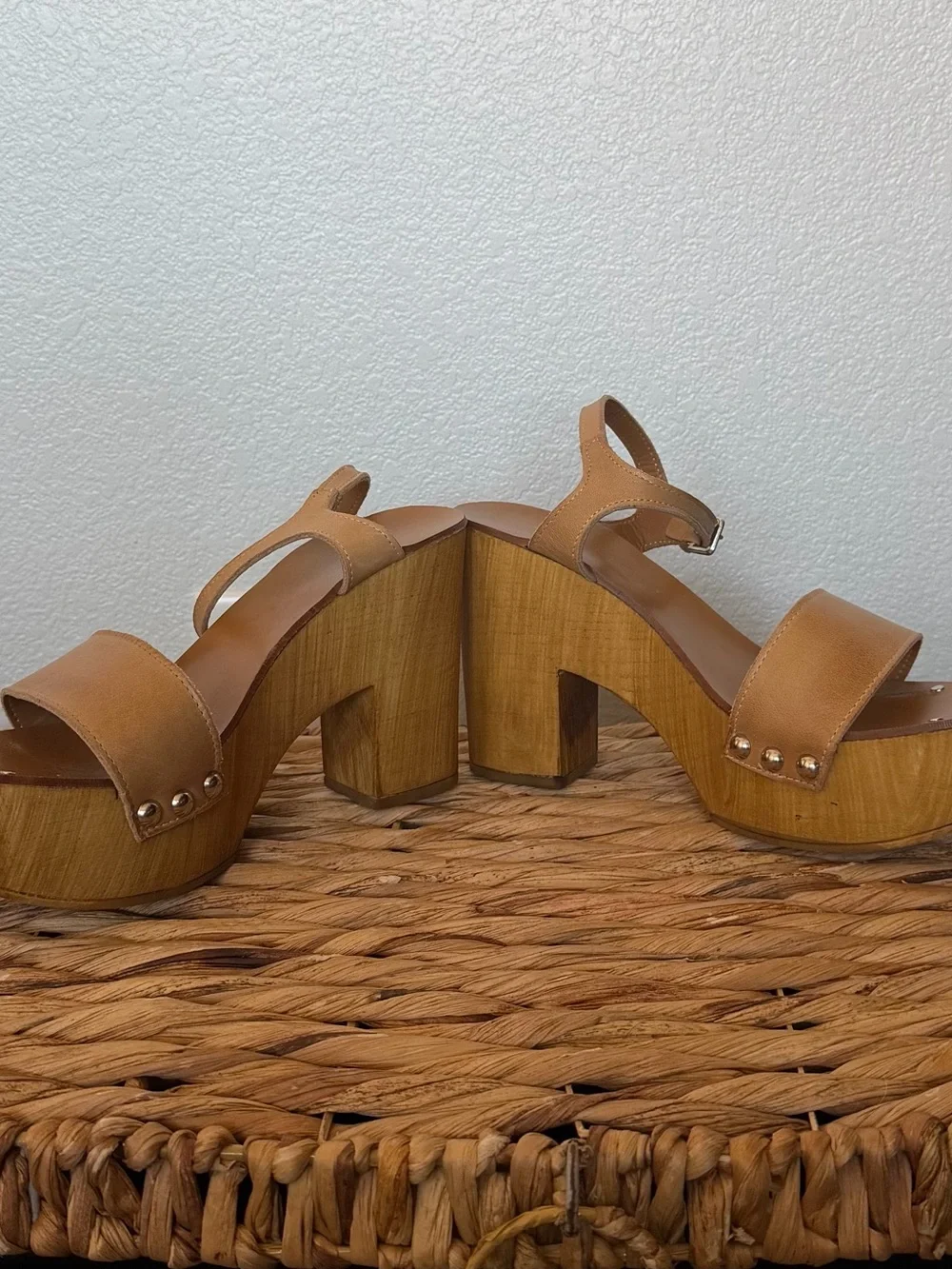 Tan Leather Studded Wood Platform Clog Sandals Size 40 Boho 70s